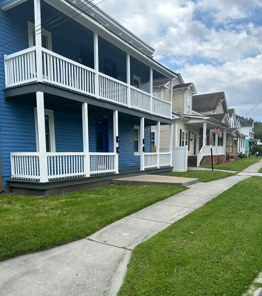 2 bed, 825 sqft, $1,350 — Photo 1