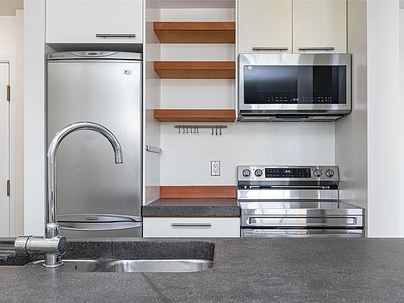 3rd image of 1630 Quadra St #1005