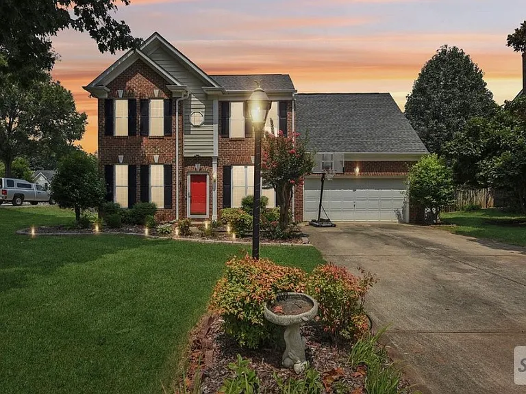 Kidwelly Ln — Photo 1