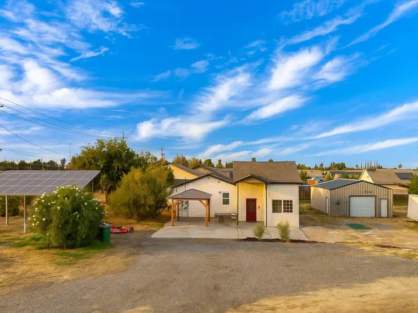 930 W Iona Avenue, Lemoore, CA 93245
