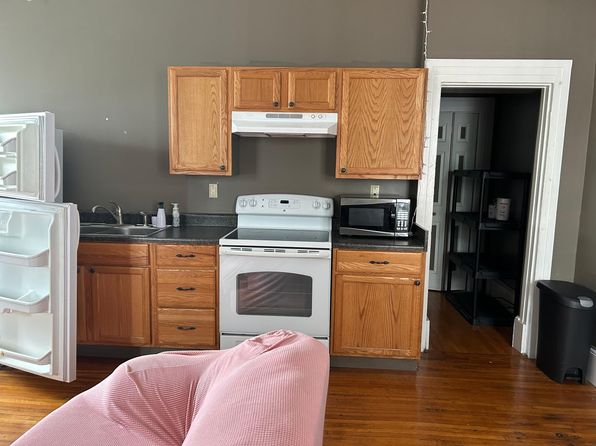 214 W Main St FLOOR 2