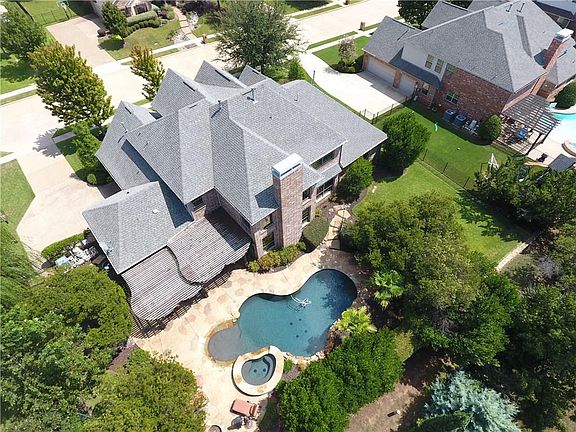 2nd image of 2609 Mont Clair Dr