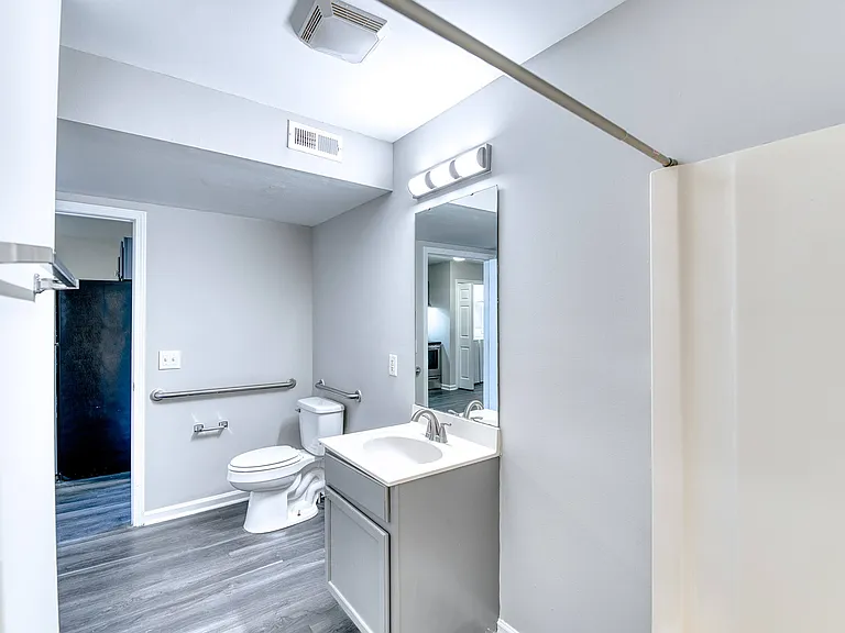 Ashford Place Apartments — Photo 14