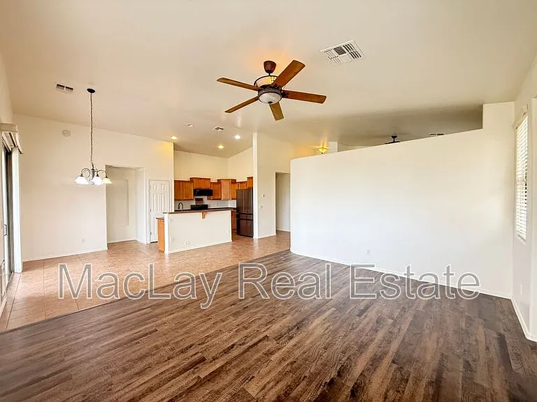 8311 S 23rd Pl — Photo 2