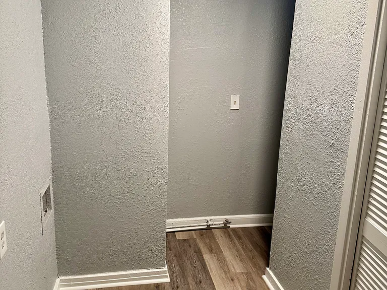 2040 E Woodrow St — Photo 16