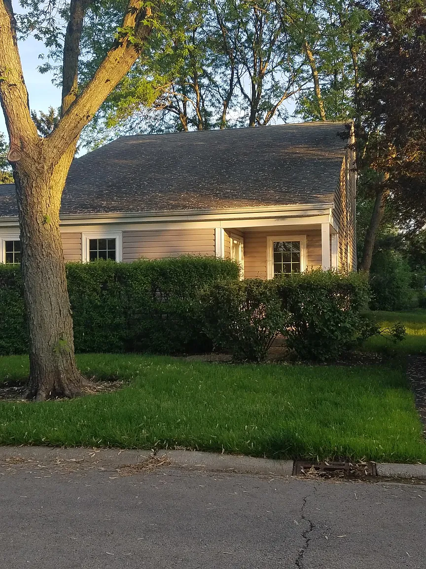 1325 Northampton Ln photo 1