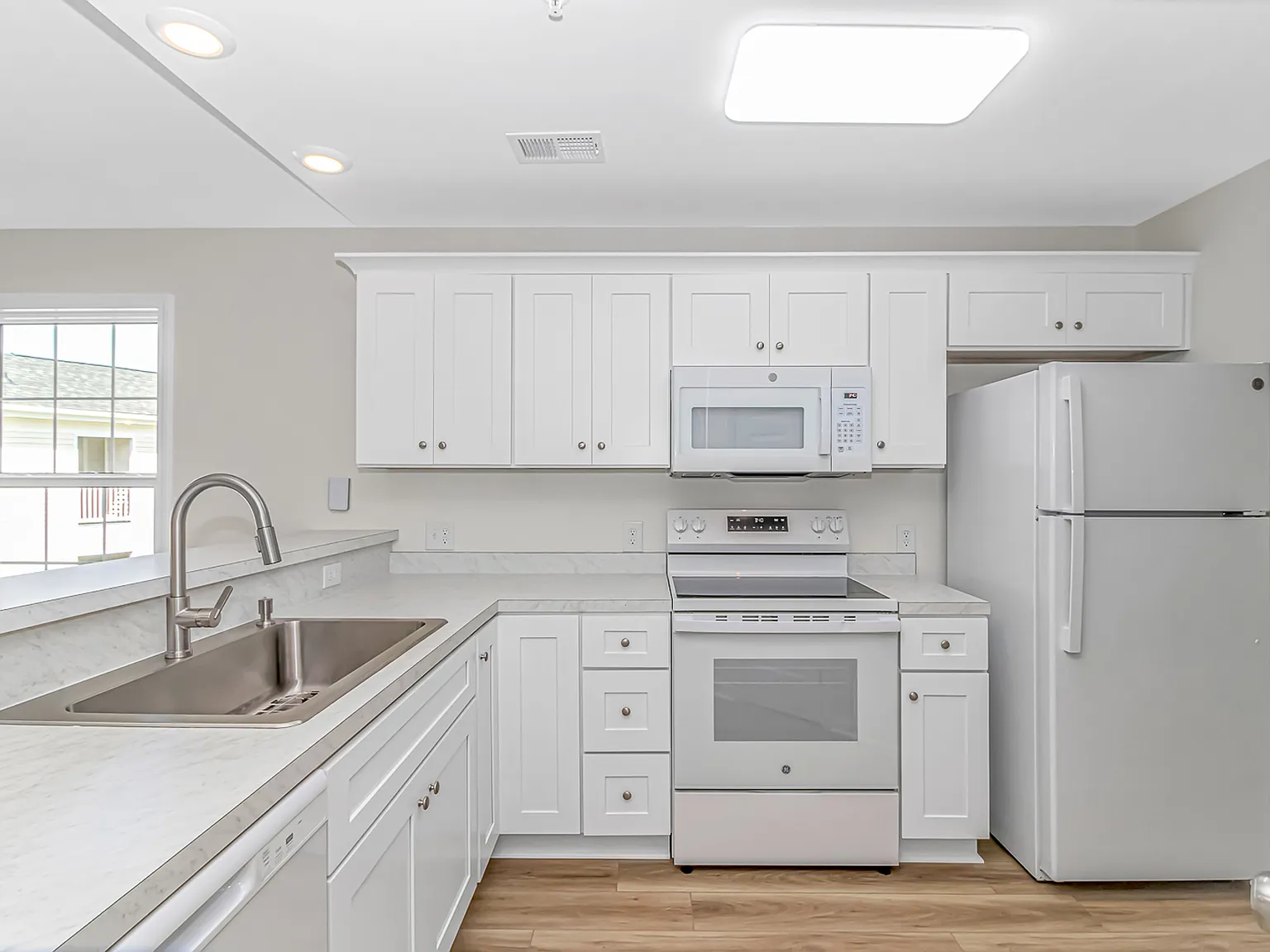 2 bed, 894 sqft, $1,590 — Photo 4