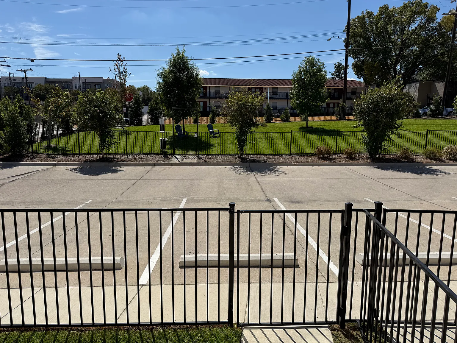 2 bed, 2.5 bath, 1410 sqft, $3,499 — Photo 4