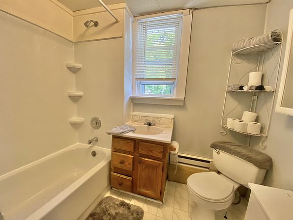 4th image of 401 1/2 Gray Ave