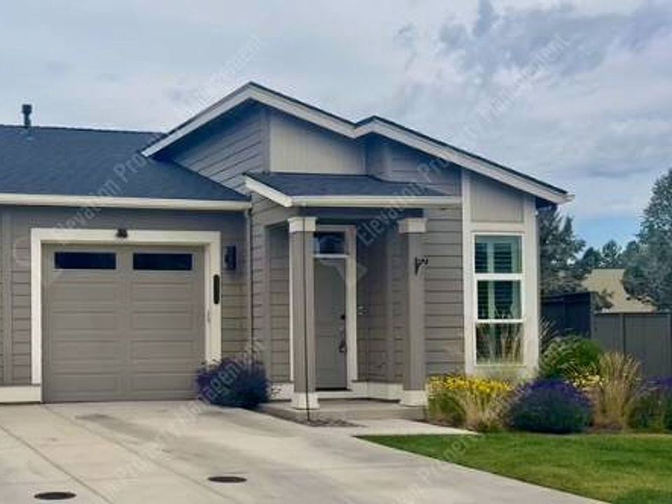 1st image of 20705 SE Iron Horse Ln