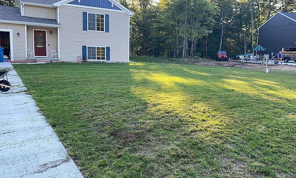 2nd image of 15421 Buck Hollow Dr NE