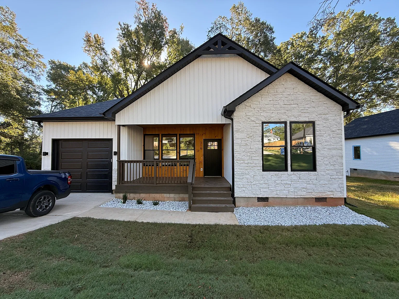 3 bed, 1350 sqft, $2,050 — Photo 1