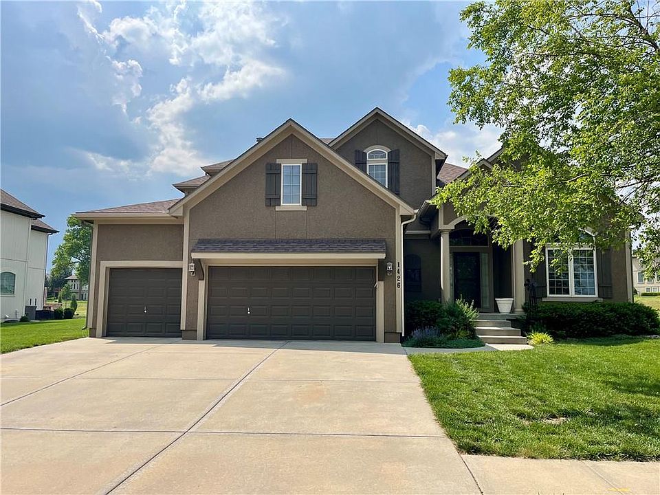 1426 Young Cir, Raymore, MO 64083 Zillow