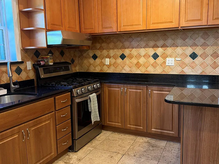 27 Upland Rd — Photo 9