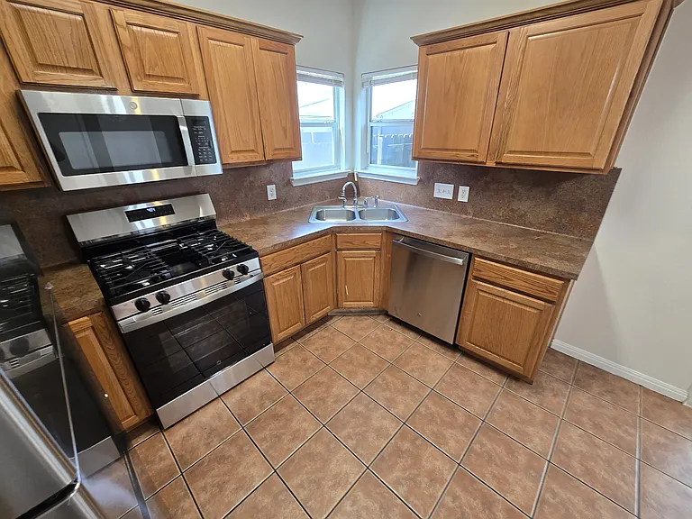 1604 Singleton Ave #A — Photo 10