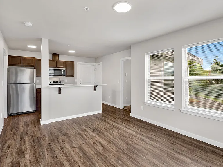 2101 Broadway — Photo 15