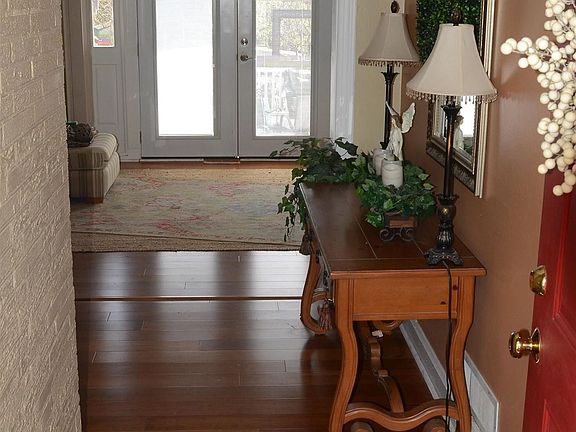 4th image of 6 Acorn Ct