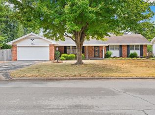 3030 S Greenbriar Ave, Springfield, MO 65804