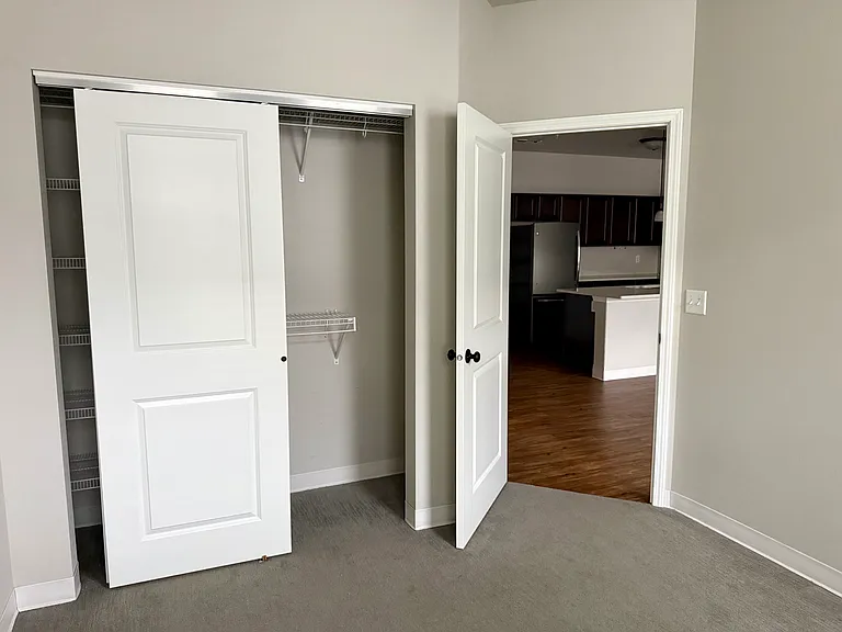 251 N Linn St — Photo 12