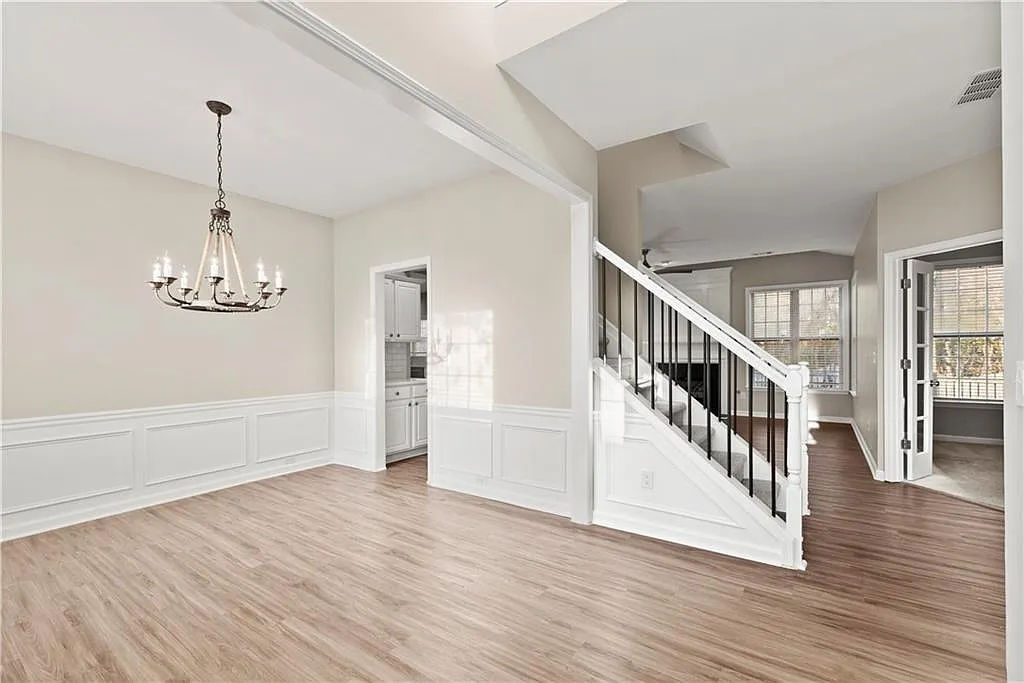 4 bed, 2.5 bath, 2464 sqft, $2,850 — Photo 3