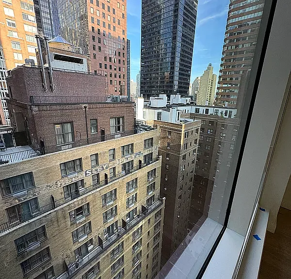 135 E 47th St #18C — Photo 3