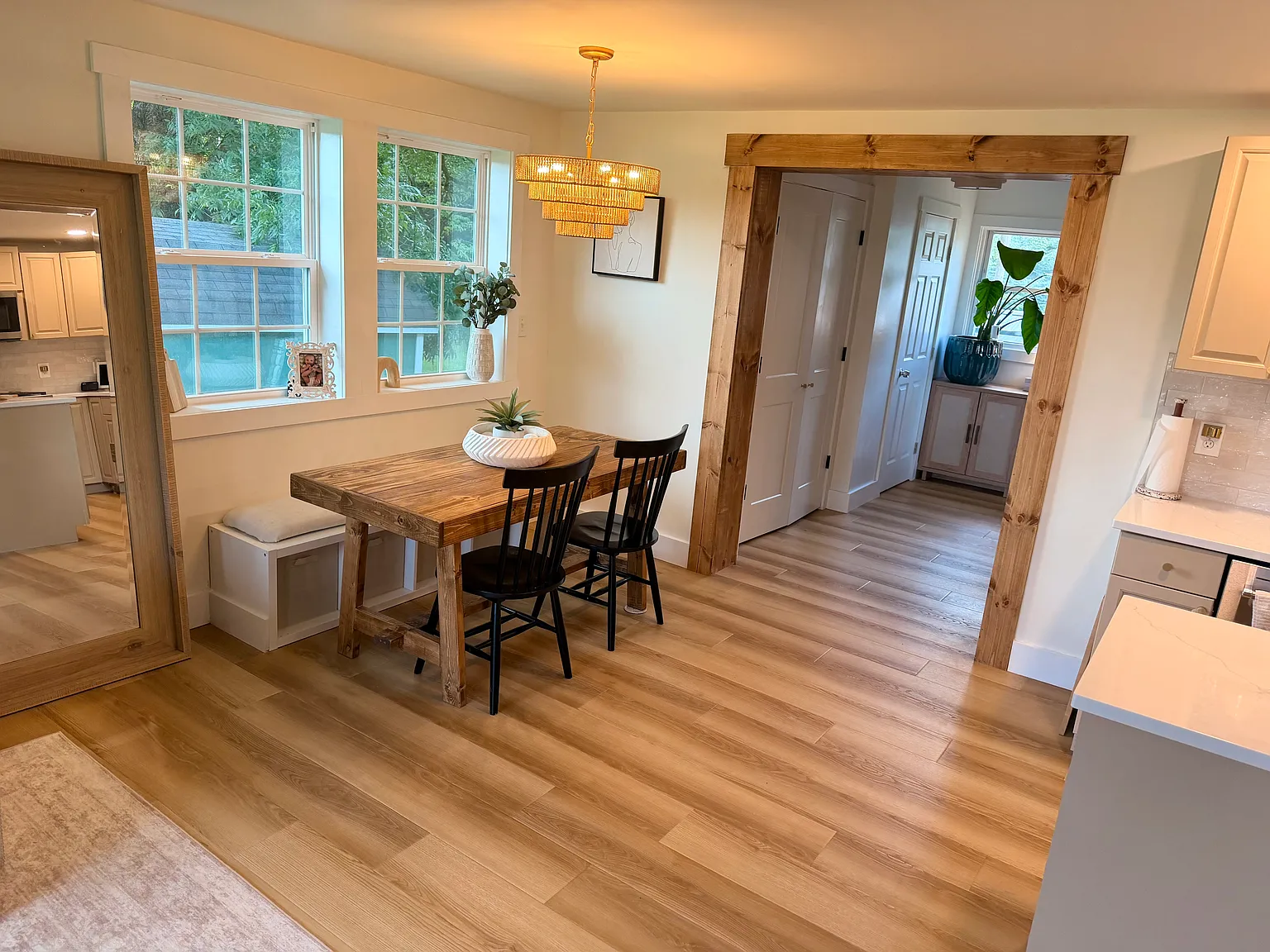 3 bed, 1.5 bath, 1011 sqft, $2,200 — Photo 2
