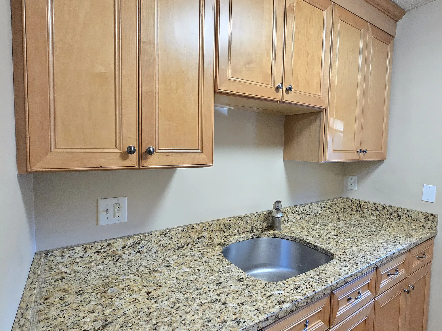 2 bed, 1.5 bath, 1052 sqft, $2,650 — Photo 2