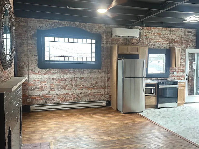 127 1/2 S Main St #1 — Photo 1