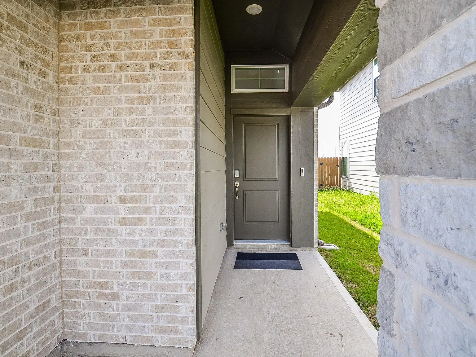 4 bed, 2.5 bath, 2158 sqft, $2,500 — Photo 3