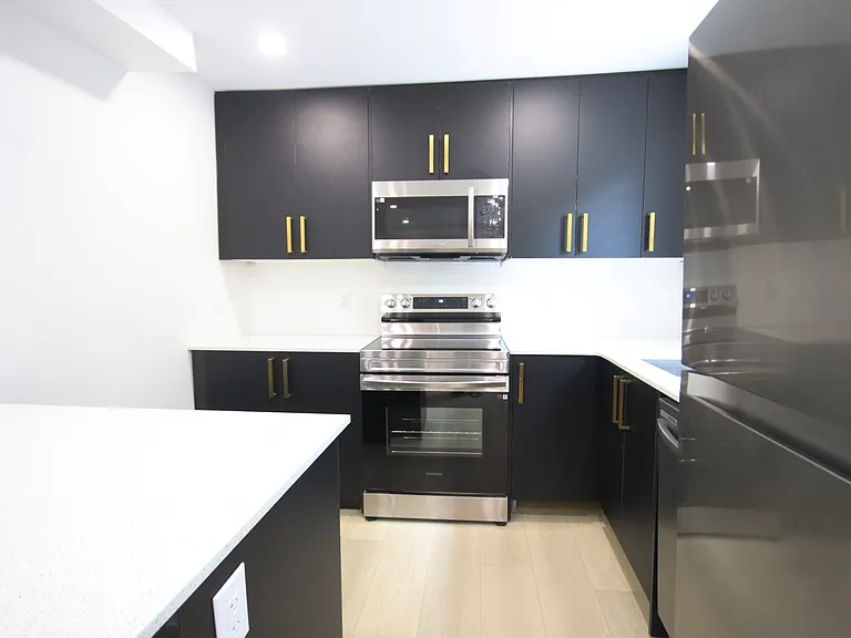 269 Madison Ave S #8 — Photo 5