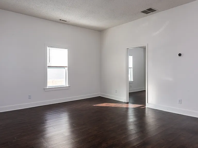 679 Terry St SE — Photo 4
