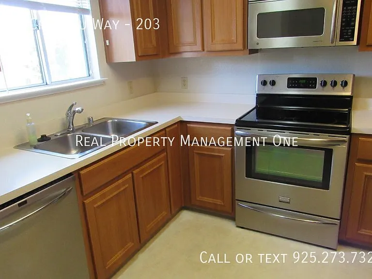 3135 Chateau Way #203 — Photo 6