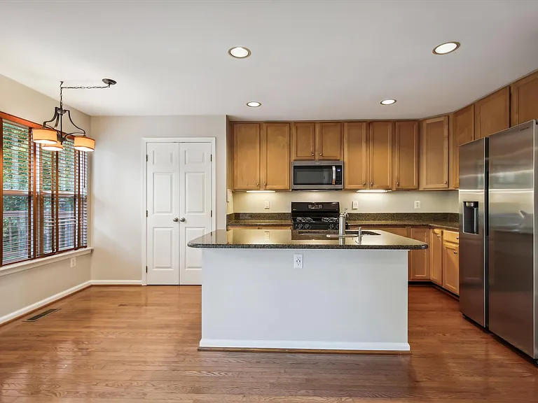 6733 Sullivan Way — Photo 13