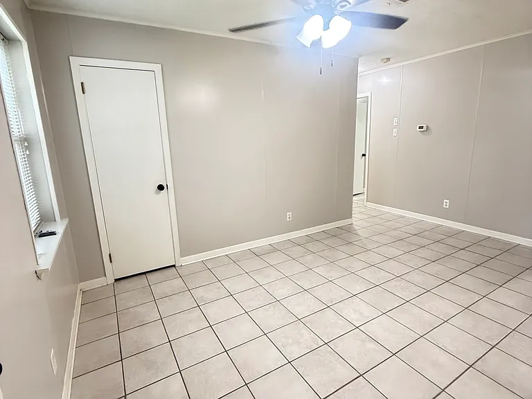 109 Davis Ln — Photo 3