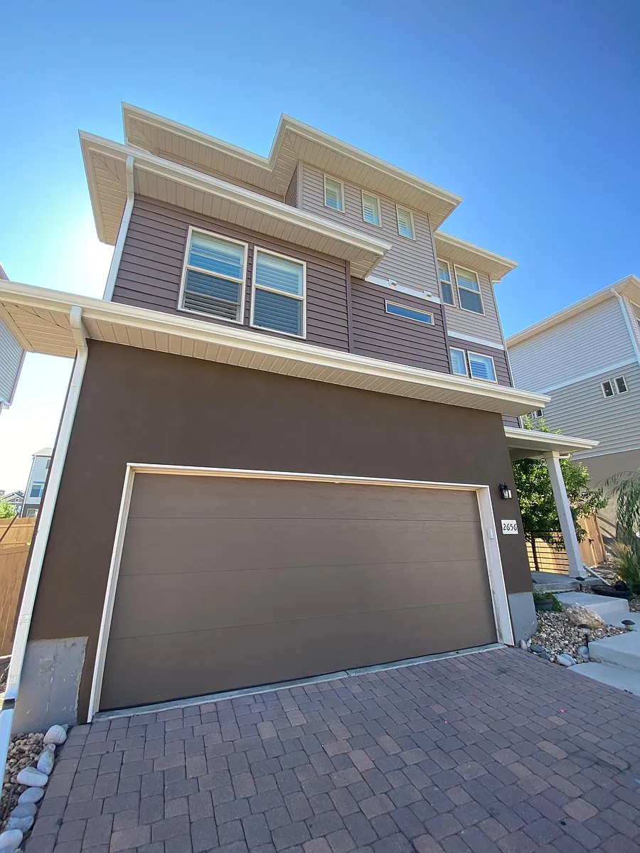 Building Photo - 2656 Champagne Ave