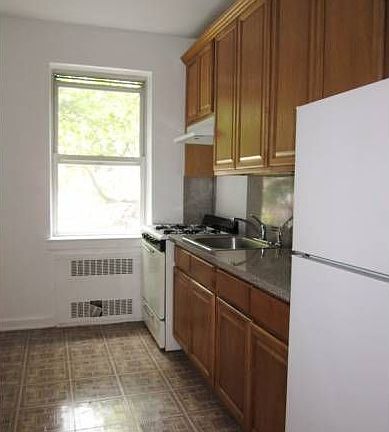 3rd image of 1613 E 16th St