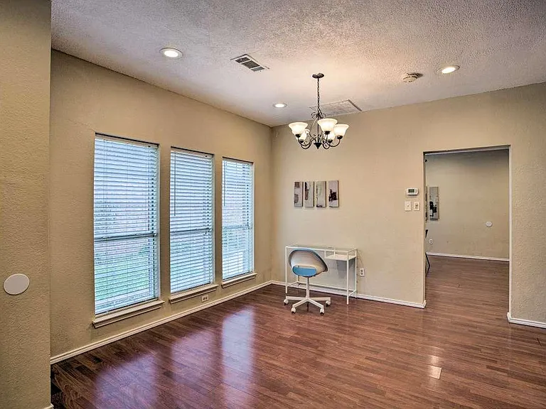 544 Raintree Cir — Photo 10