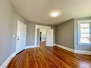3 bed, $2,000 — Photo 4