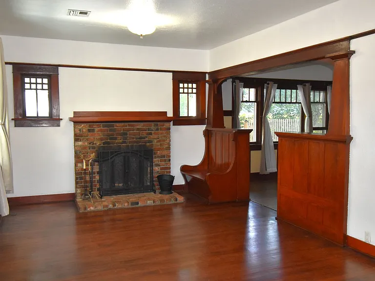 586 Grove St — Photo 7
