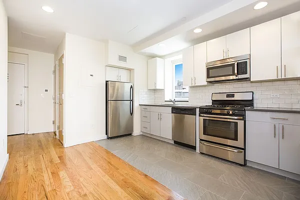 Rented by REAL New York | media 31