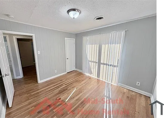 2054 Benford St — Photo 15