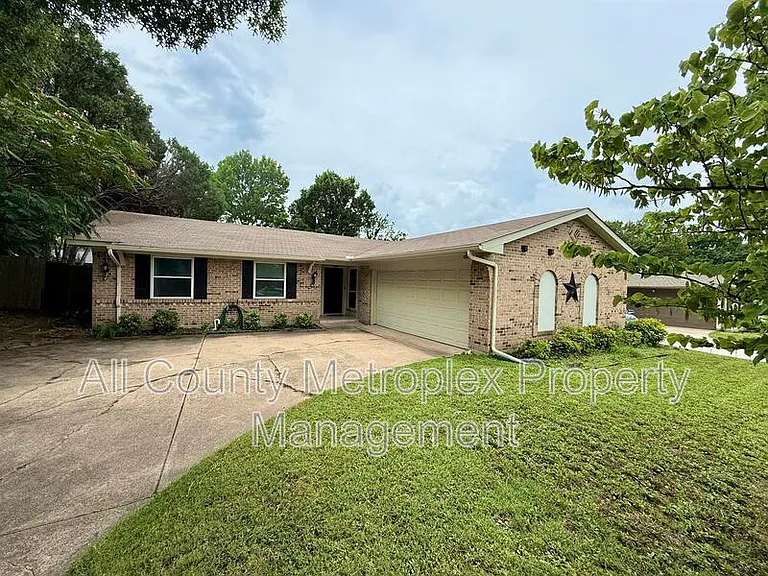 431 Malden Dr — Photo 1