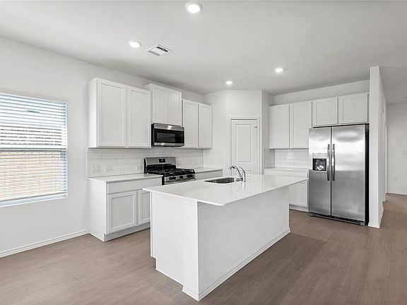 4th image of 114 Miglia St