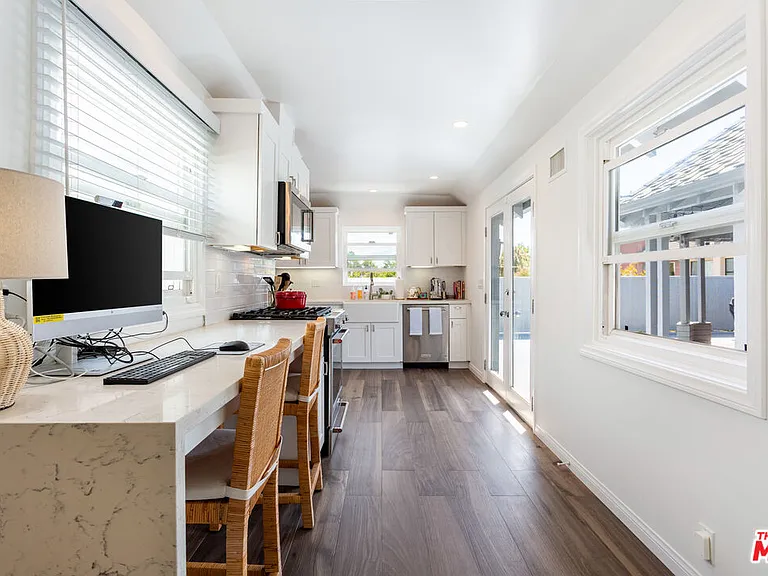 444 S Roxbury Dr #B — Photo 9