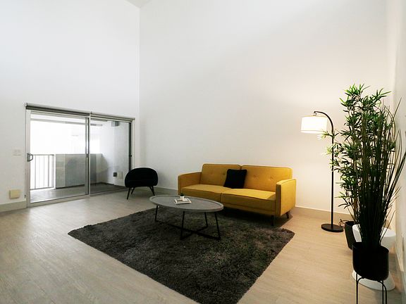 3rd image of 3078 N Park Way #211