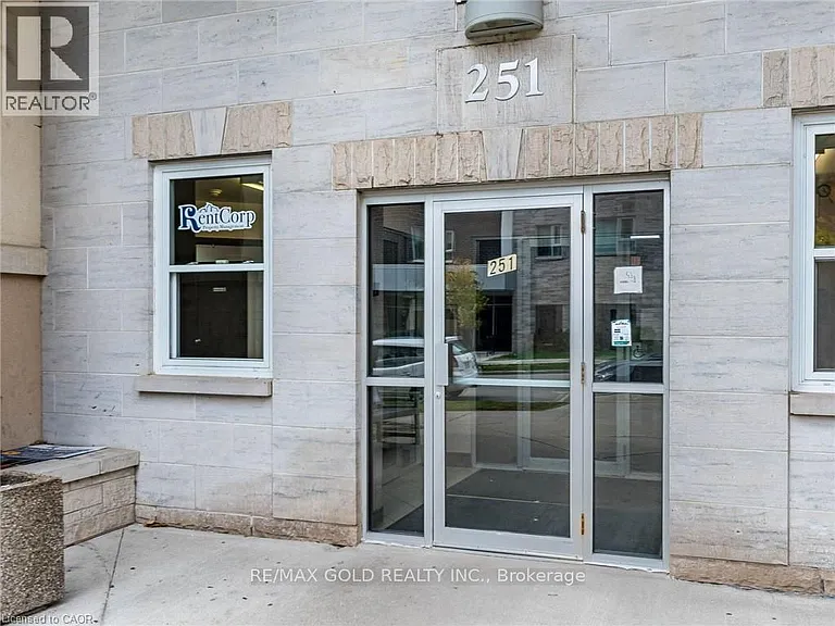 251 Lester St #402 — Photo 5