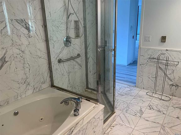 5th image of 100 Hilton Ave Unit 307