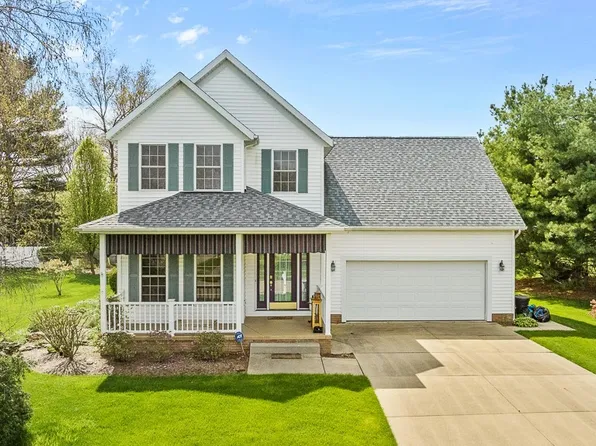 5927 Sunscape Dr NE, Louisville, OH 44641
