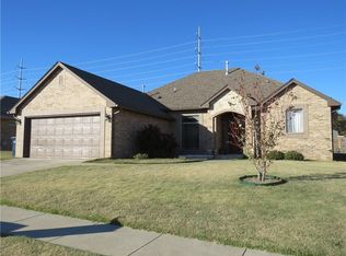 9025 NW 77th St, Yukon, OK 73099