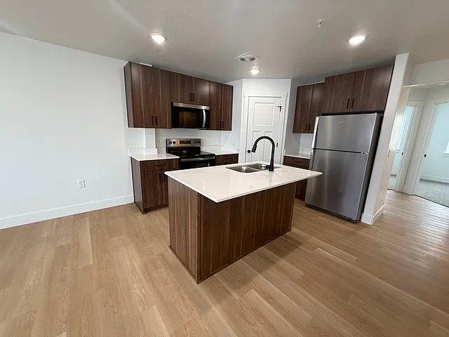 2 bed, 850 sqft, $1,025 — Photo 3